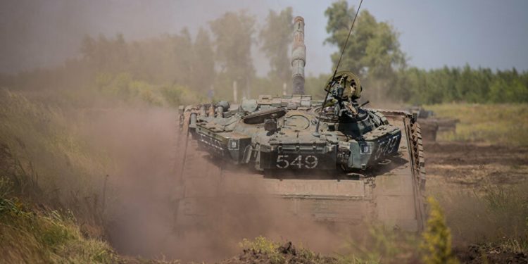 ✔️«Эй, укры, подождите, пока не стреляйте» Российские танки безвылазно застряли в грязи под Ростовом (видео)