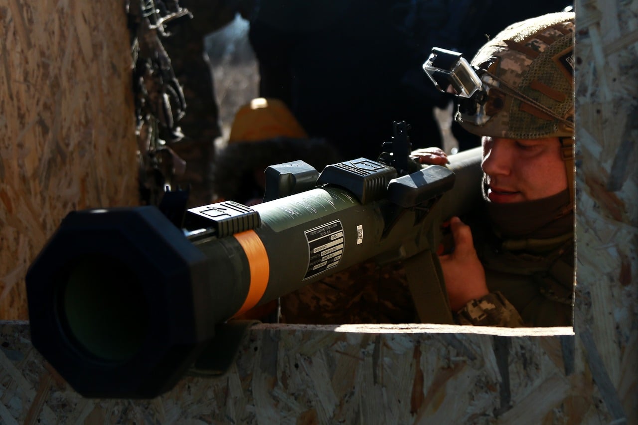 Украинские бойцы постреляли в зоне ООС из британских ракетных комплексов NLAW: фото