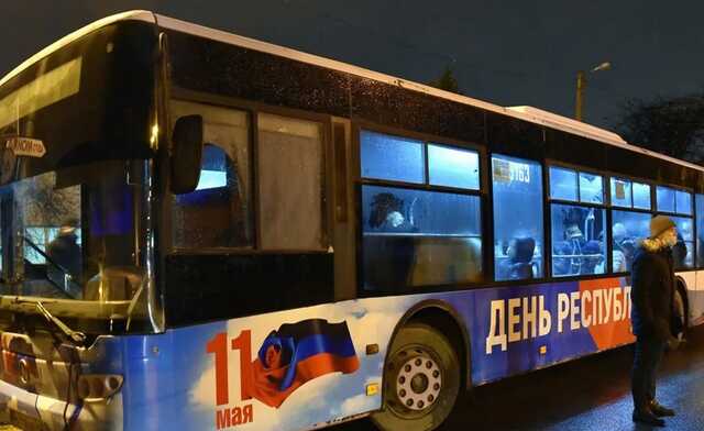 Полупустые автобусы и пожелания россиян отправить "беженцев" в Сибирь: как "эвакуировали" жителей ОРДЛО. Фото и видео