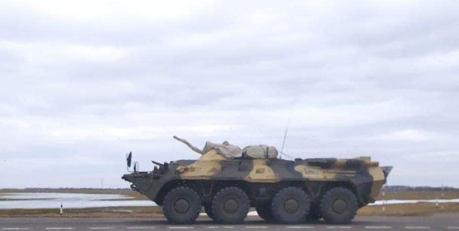 СМИ: В Беларуси, на границе с Украиной, замечены колонны Росгвардии с чеченцами