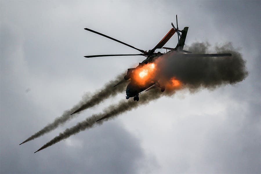 Российский вертолет «отработал» свои же позиции под Харьковом. Уничтожил оккупантов и технику