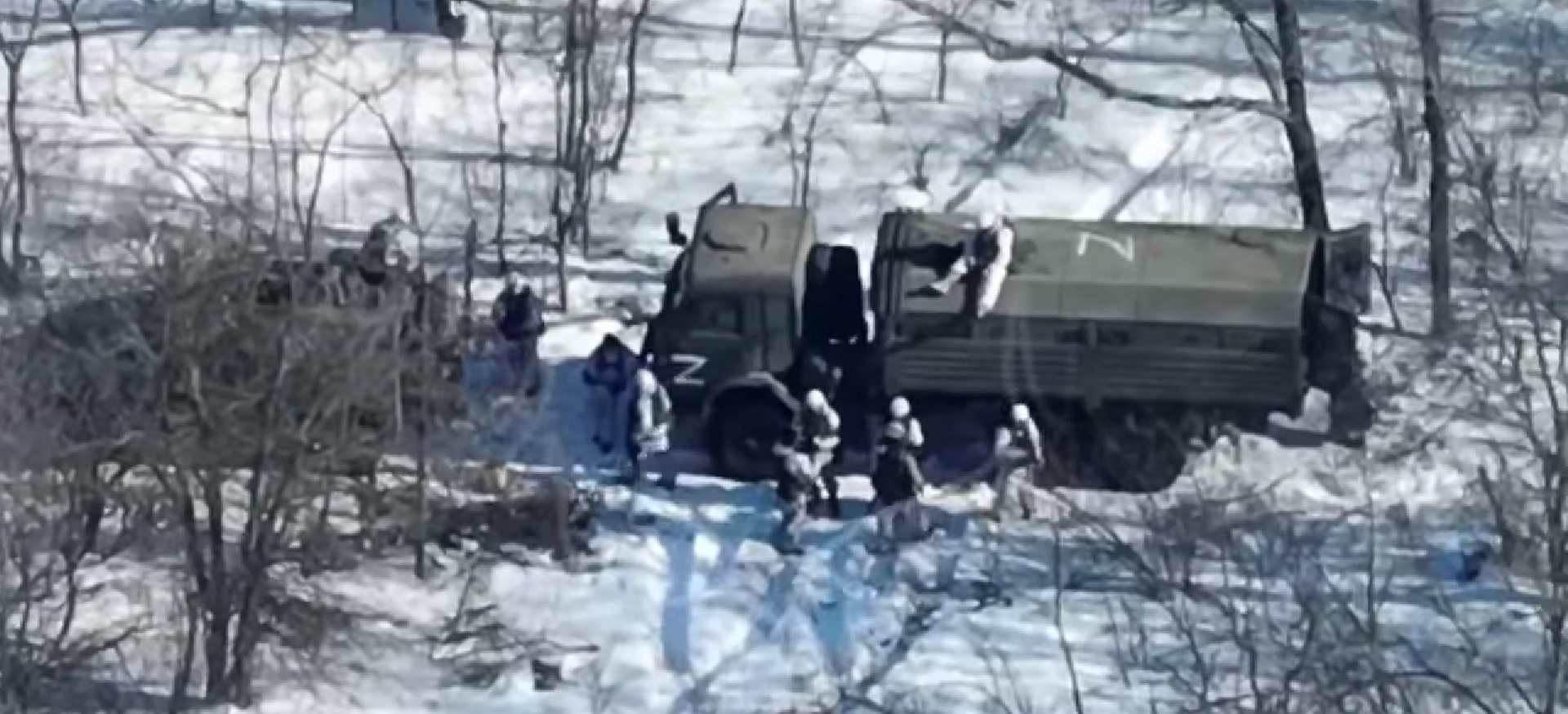 "Русские своих бросают, всегда!" Появилось видео, как оккупанты бежали от беспилотника ВСУ и оставили своих солдат