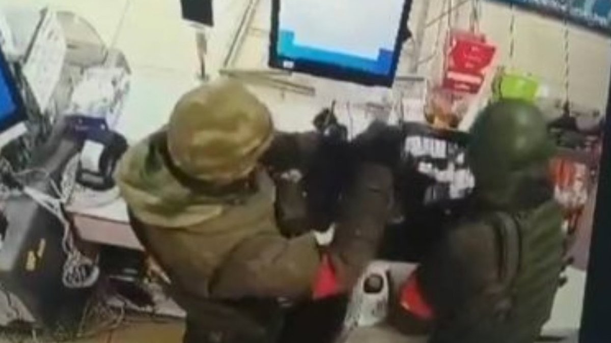 Россиянка — сыну-оккупанту: Когда у меня будут деньги? (Видео)