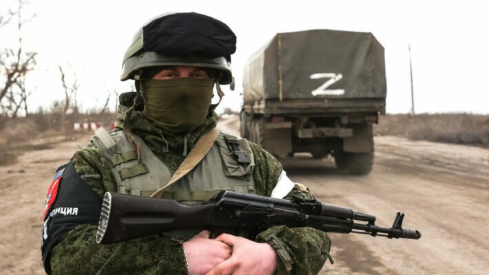 Оккупанты в Запорожской области боятся ночных вылазок партизан и учат украинские фразы (Видео)