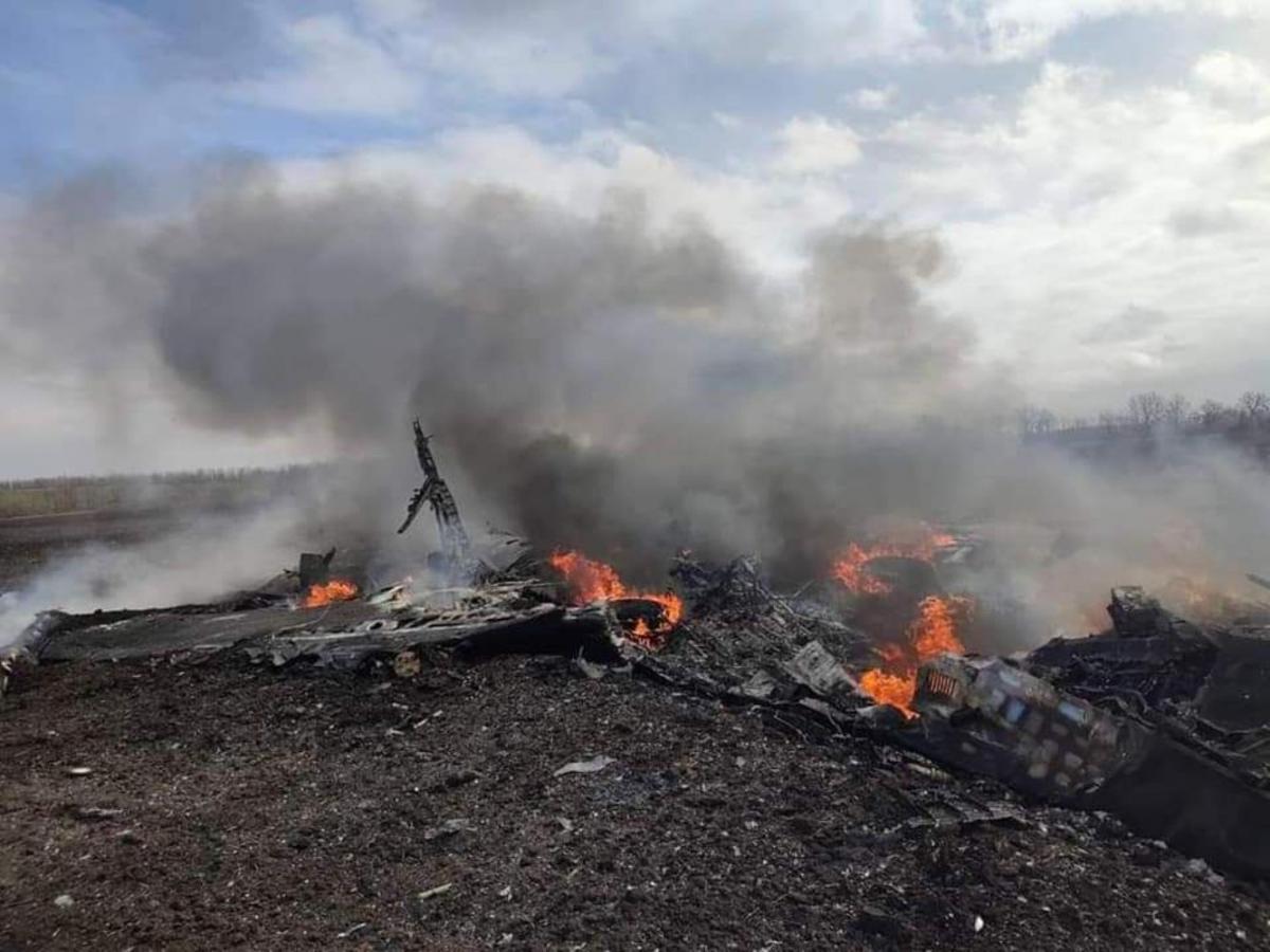Российский летчик разбил военный самолет на границе с Украиной (видео)