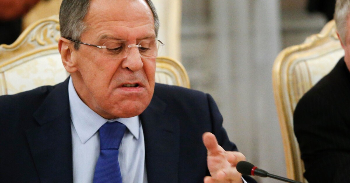 «Ничего себе не прищемите»: Лавров заявил, что «железный занавес» между РФ и Западом уже опускается