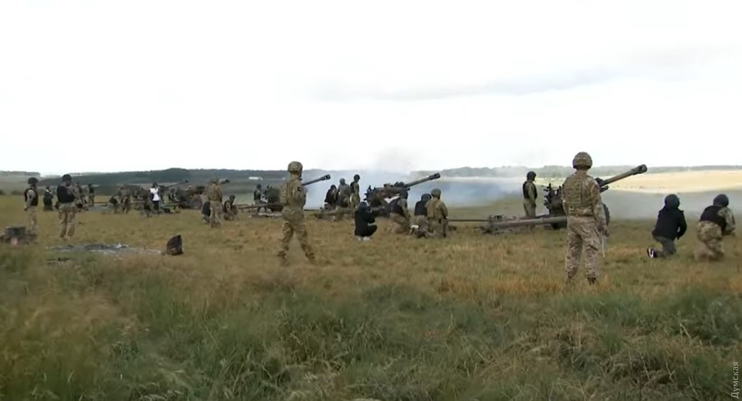 Стрельбы в Великобритании: украинские военные учатся применять РСЗО M270 и гаубицы L118