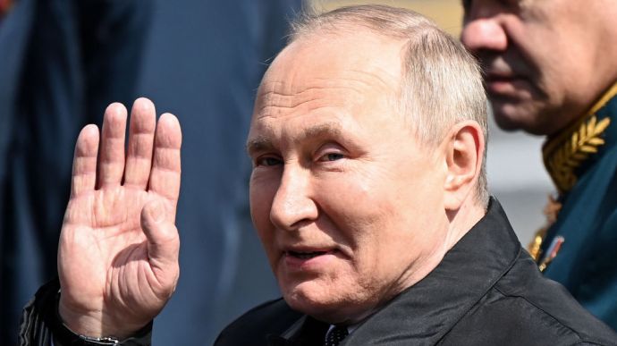 Объявить войну и сдаться в плен: военный эксперт объяснил мечту Путина о Третьей мировой
