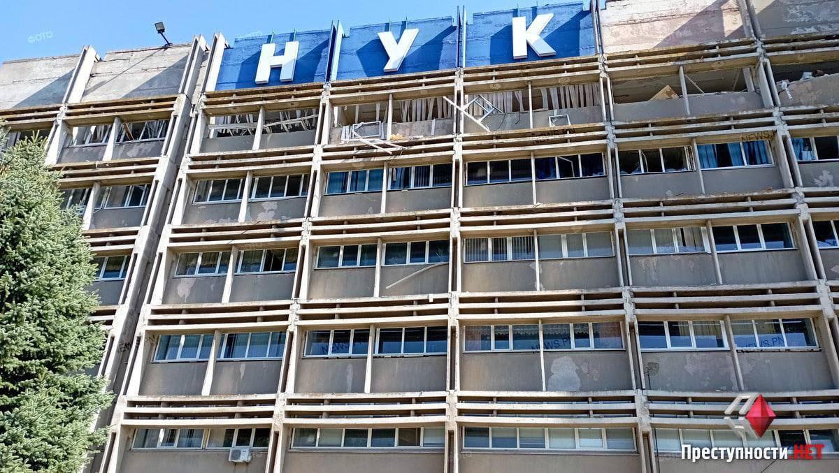 Утром Россия выпустила по Николаеву не менее 10 ракет. Ким показал видео попадания в университет (Видео)