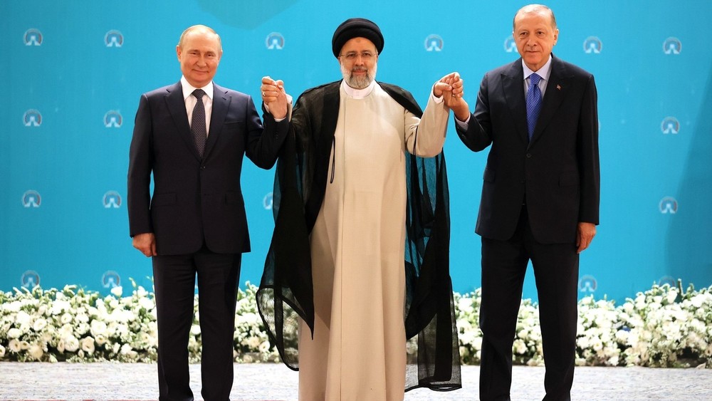 Вояж Путина в Тегеран - жалкая попытка фюрера удержаться на плаву мировой политики.