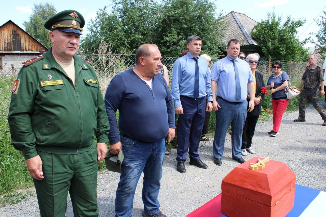 Бедные, малограмотные и плохо говорят по-русски: куда в РФ чаще всего идут похоронки из Украины