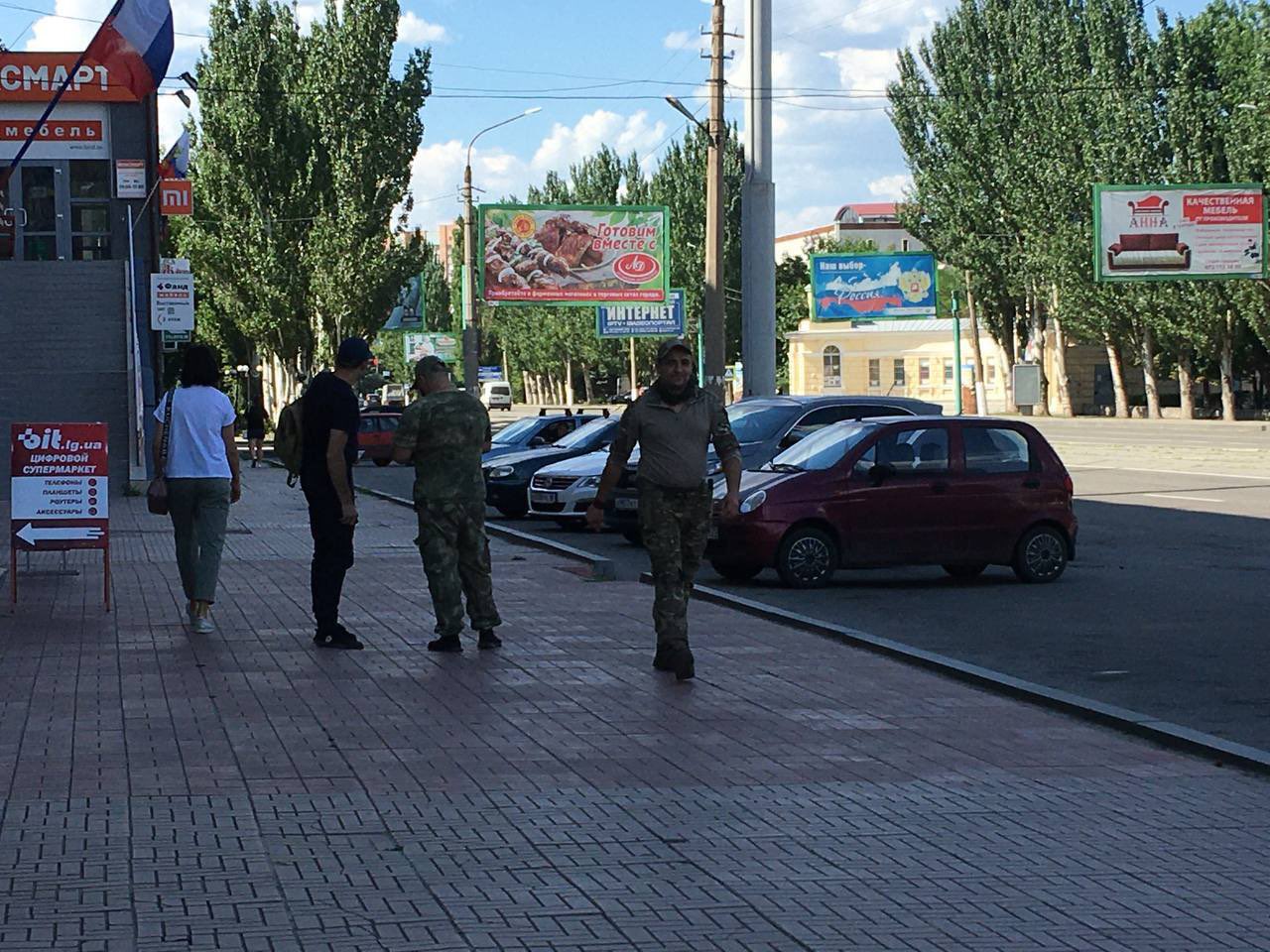 "Мобилизация" по-лугански: боевики начали устраивать ночные засады у подъездов, фото и видео