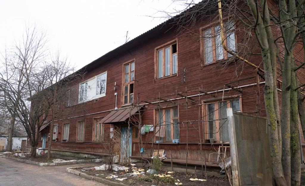 Жизнь в бараке, пьющий отец, пропаганда соловьева -  так живут оккупанты до отправки в Украину