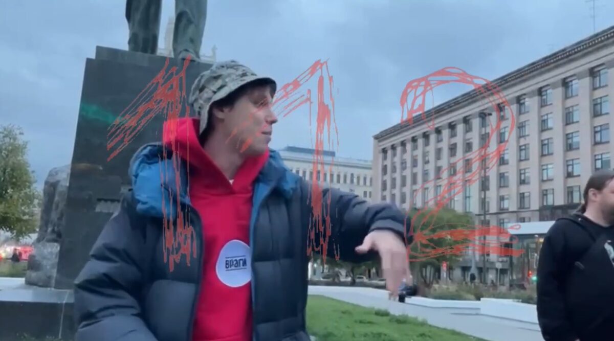 В РФ силовики изнасиловали задержанного активиста и заставили извиниться на камеру за слова «Слава Киевской Руси, Новороссия — с*си»