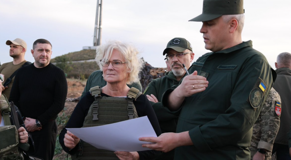 Глава Минобороны Германии внезапно приехала в Одессу, встретилась с Резниковым и пообещала передать Украине системы ПВО IRIS-Т.