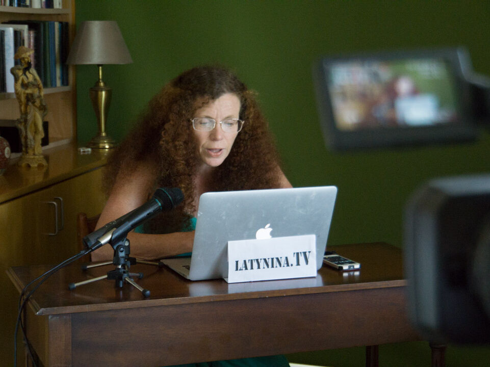 Латынина: Под "денацификацией" Путин имел в виду захват всей Украины и процесс над Зеленским и другими "нацистскими пособниками". Они должны были быть расстреляны