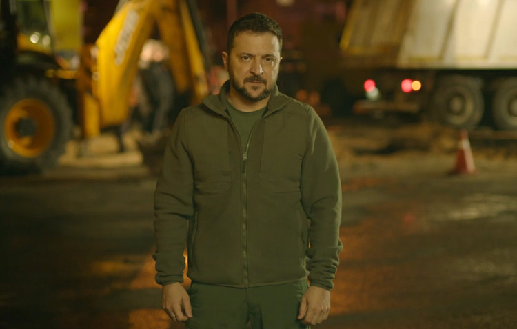 "Украину невозможно запугать": Зеленский записал эмоциональное видео с места "прилета" в Киеве