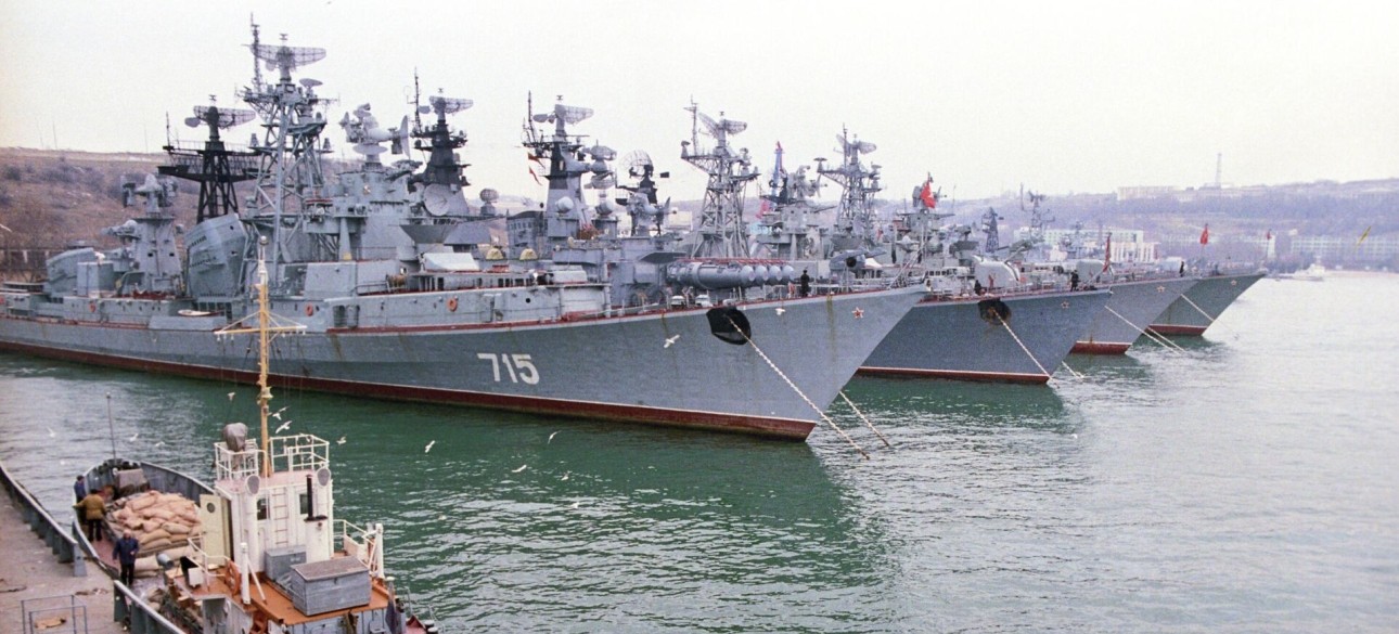 Российский флот оказался бесполезным - его загнали в будку