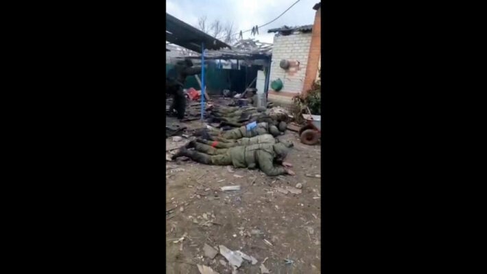 «Расстрел оккупантов»: NYT подтвердила подлинность видео, но не установила, что произошло на самом деле
