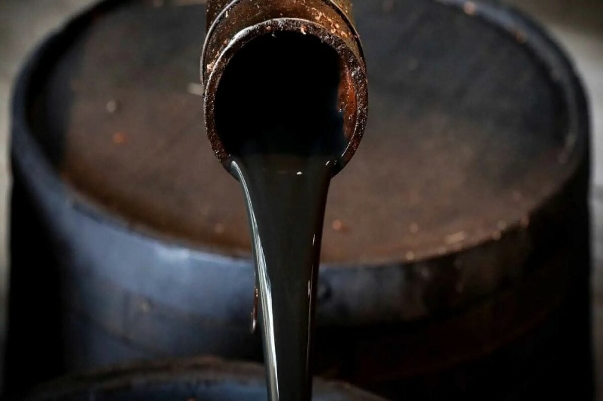 Цена российской нефти скатилась на дно
