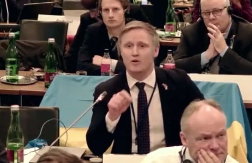 Латвийский депутат на заседании ОБСЕ послал делегацию РФ на**й, после этого устроили бойкот (Видео)