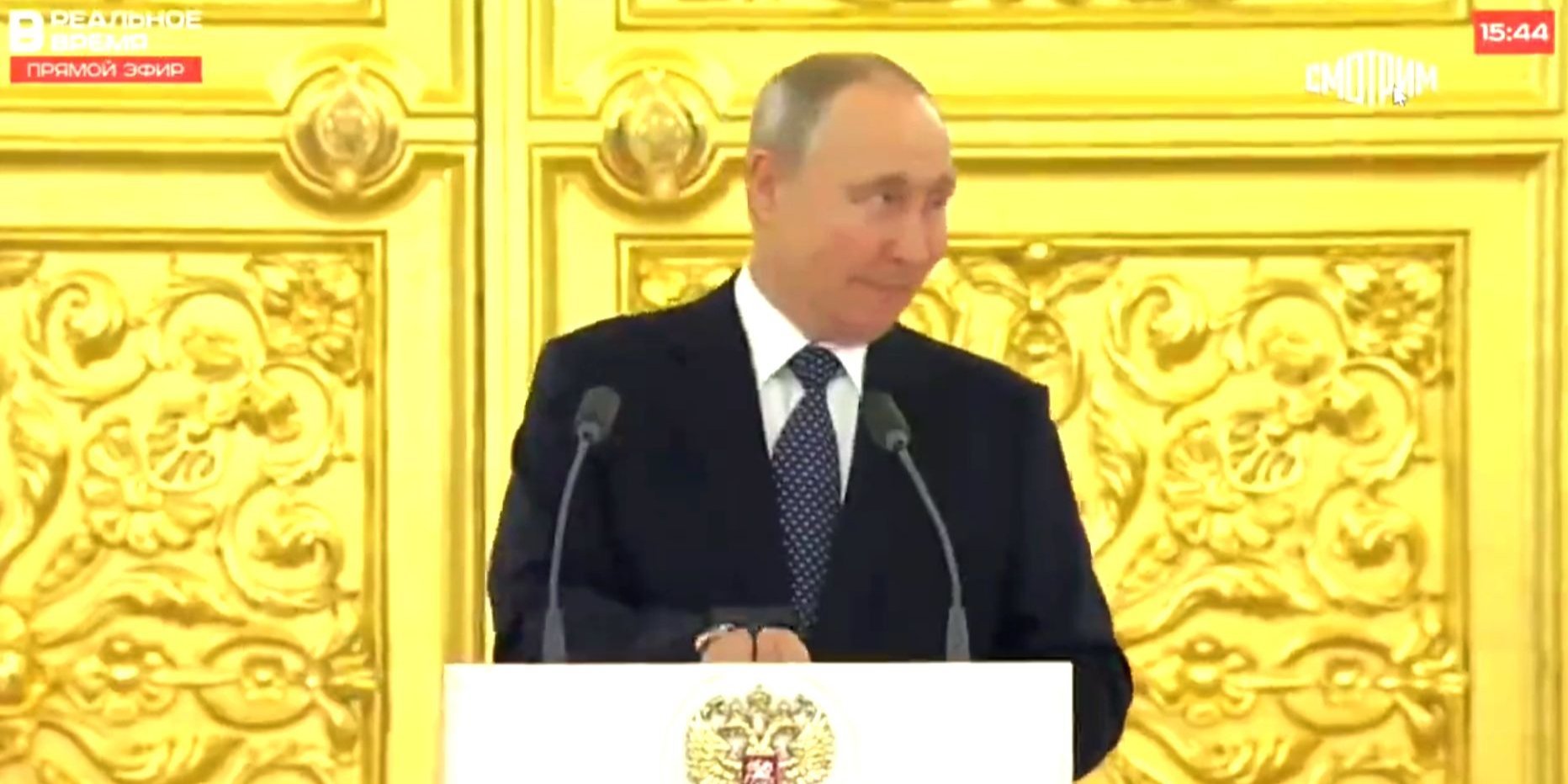 Пыня не дождался аплодисментов от иностранных послов и несколько раз с ними прощался. Видео