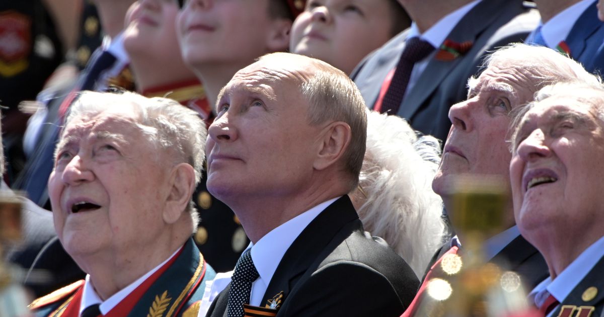 Фейгин: В Украине тотализатор запустили: долетит ли дрон до Москвы во время парада и прибьет ли Путина. Он мнительный и трусливый ...