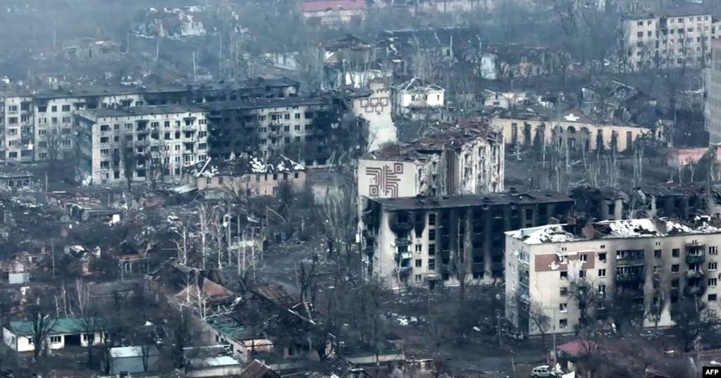 "Это не Вторая мировая":  как Россия уничтожает Бахмут (Видео)