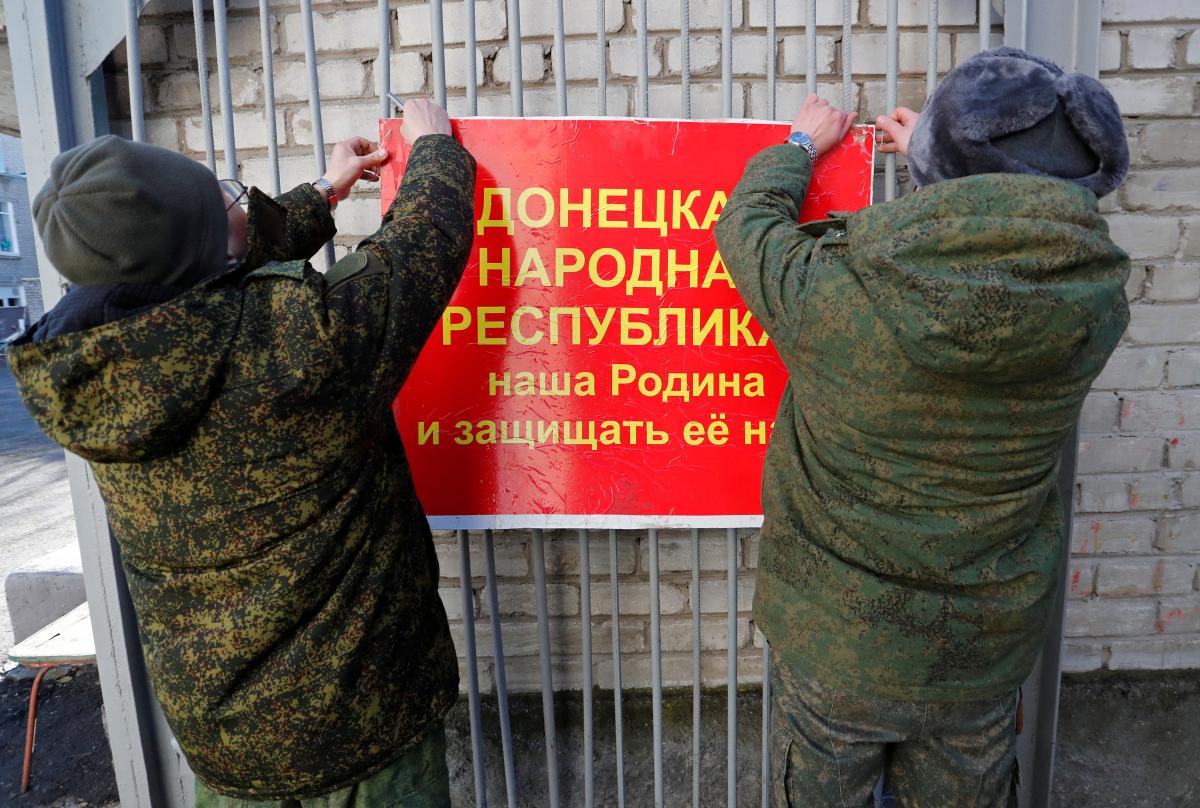 Боевиков "ДНР" заставляют подписывать контракт с Минобороны РФ: бунтарей жестко наказывают
