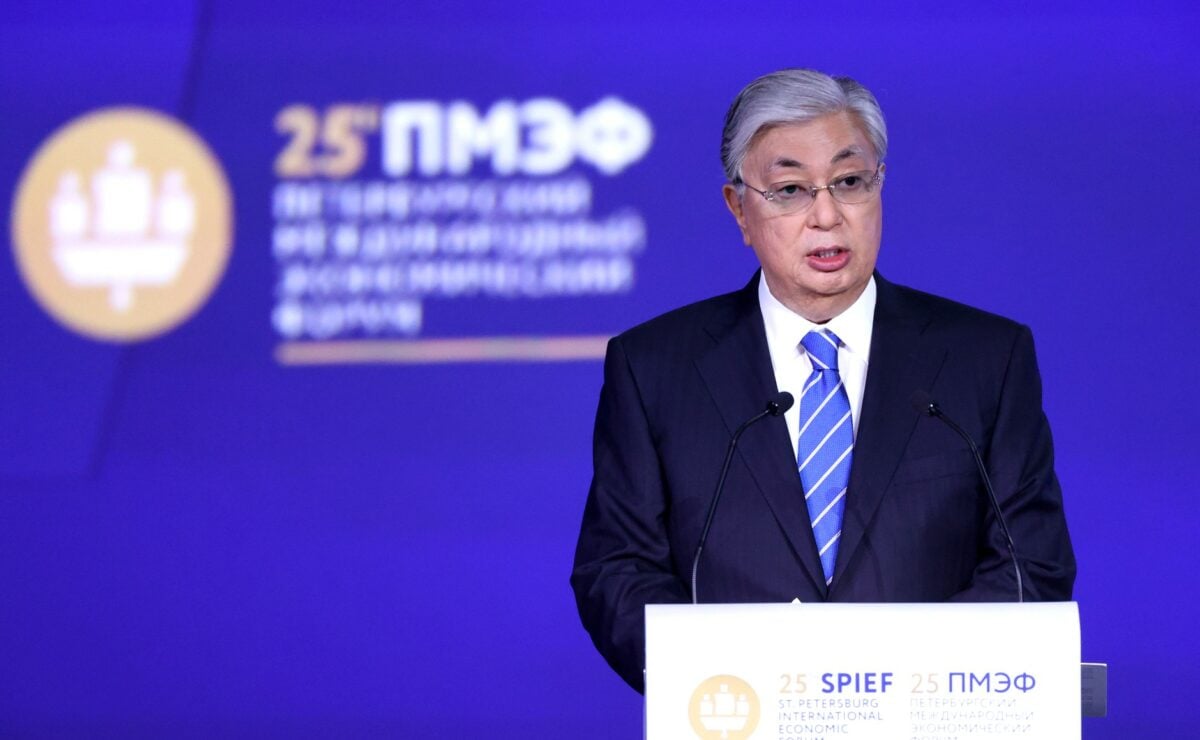 "Я по достоинству оценил его шутку". Токаев поглумился над предложением Лукашенко вступить в «союзное государство» (Видео)