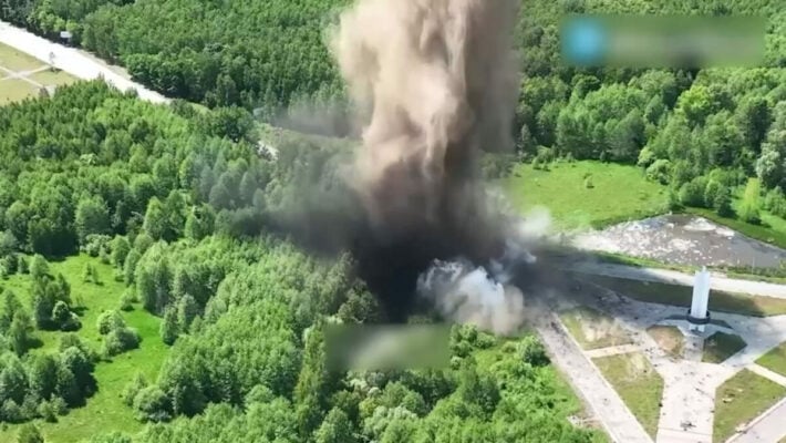 Оккупанты взорвали часть дороги на стыке границы Украины с РФ и Беларусью