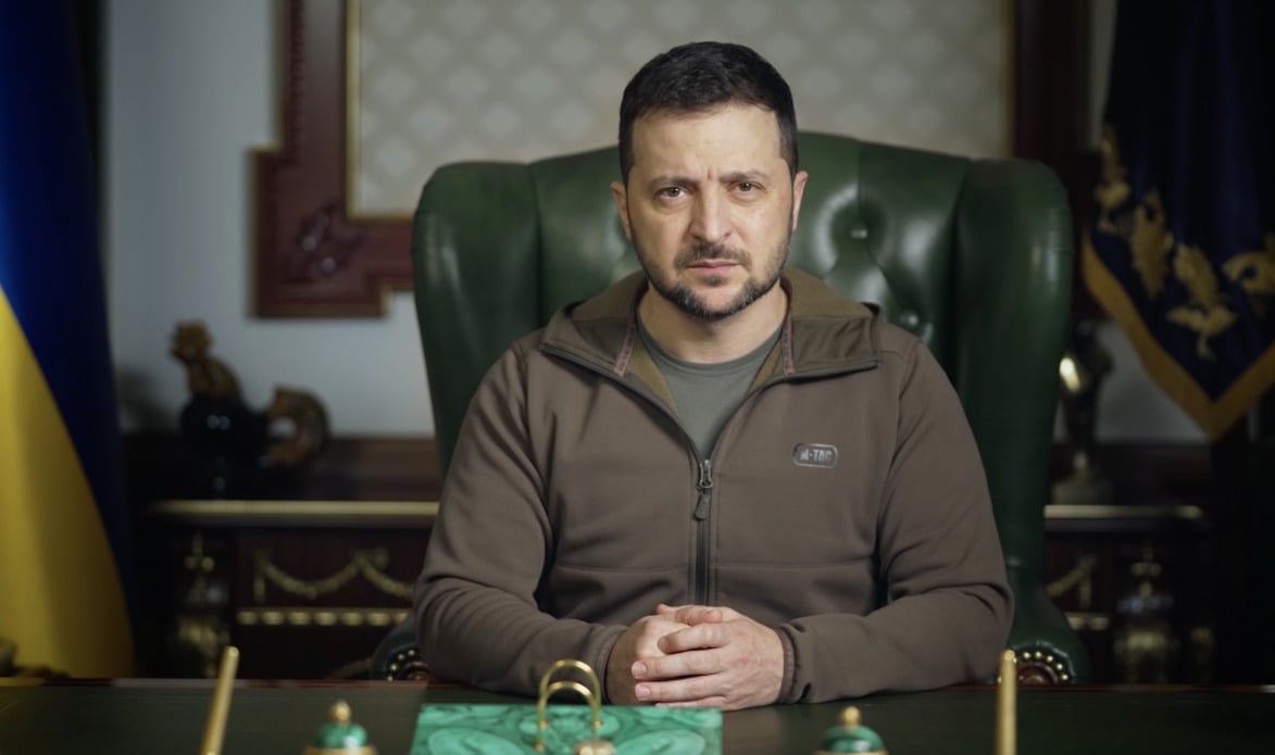 Зеленский о Каховской ГЭС: Взорвать ее как-то извне — обстрелами — физически нереально