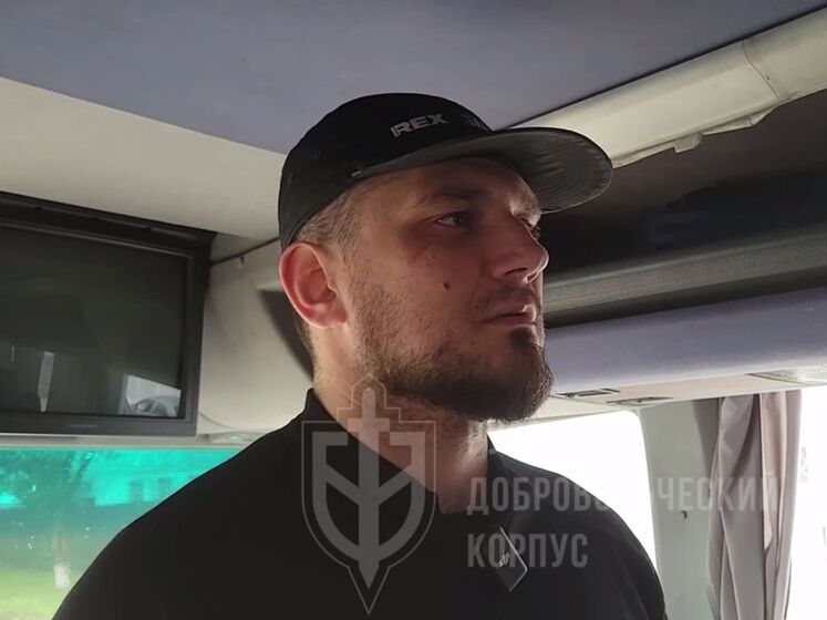 "Русский добровольческий корпус" опубликовал видео обмена пленными. Один из вагнеровцев захотел стать бойцом РДК и отказался ехать в РФ
