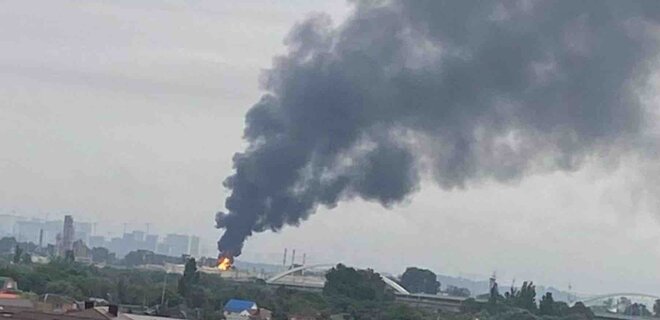 В Краснодаре вспыхнула очередная нефтебаза: столб черного дыма виден за километры (Видео)