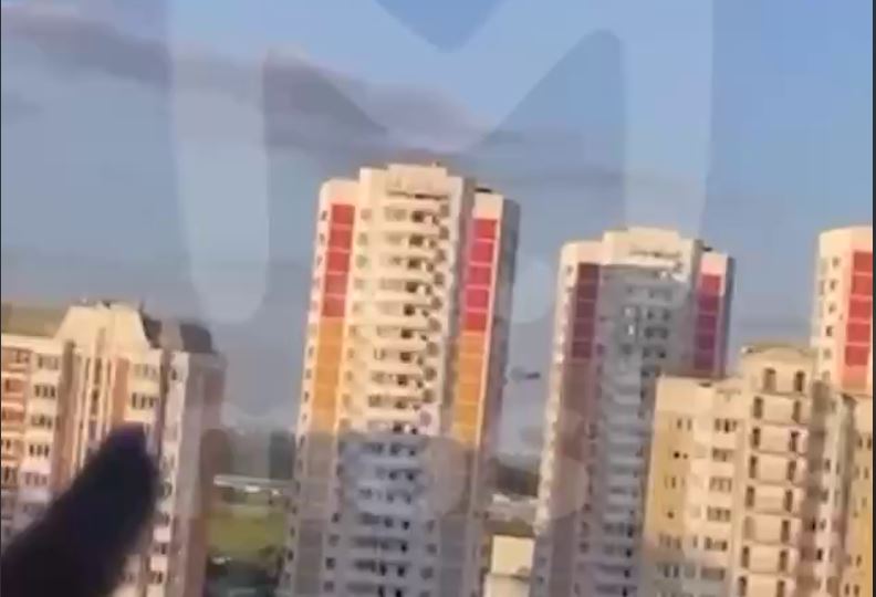 ⚡Москву атаковали беспилотники, говорят о работе ПВО. Видео