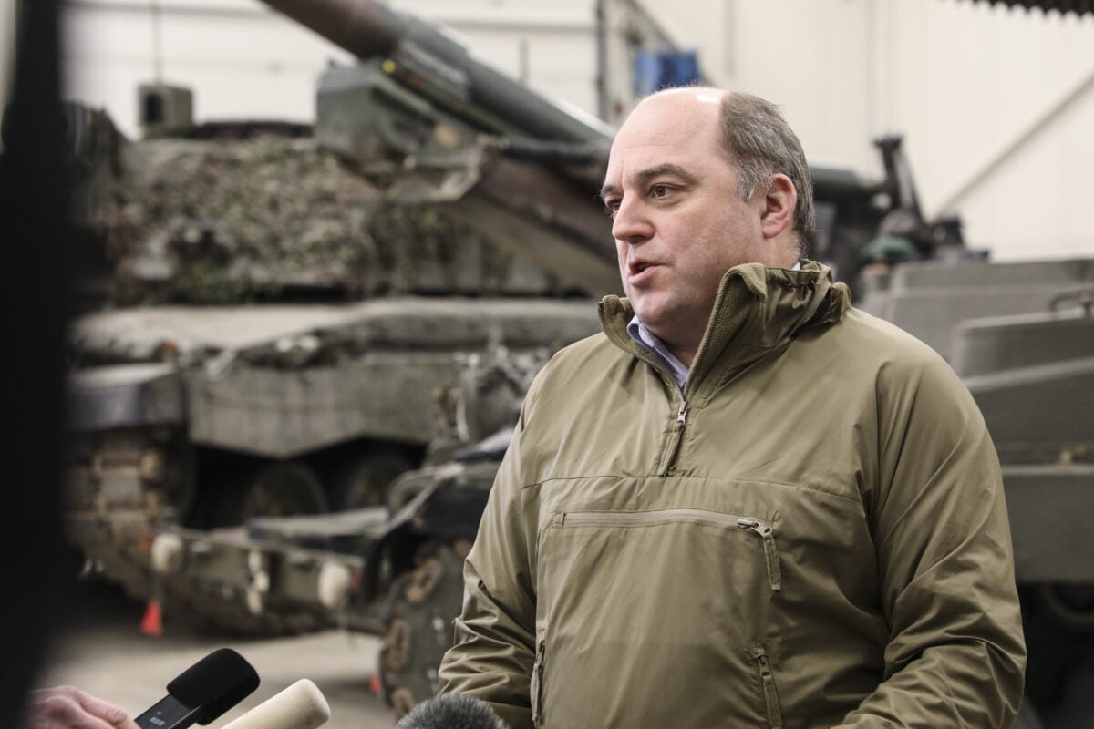 Уоллес поиздевался над «комиками» в руководстве армии РФ