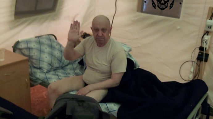 В Сети опубликовали фото Пригожина в трусах из лагеря «вагнеровцев» в Беларуси