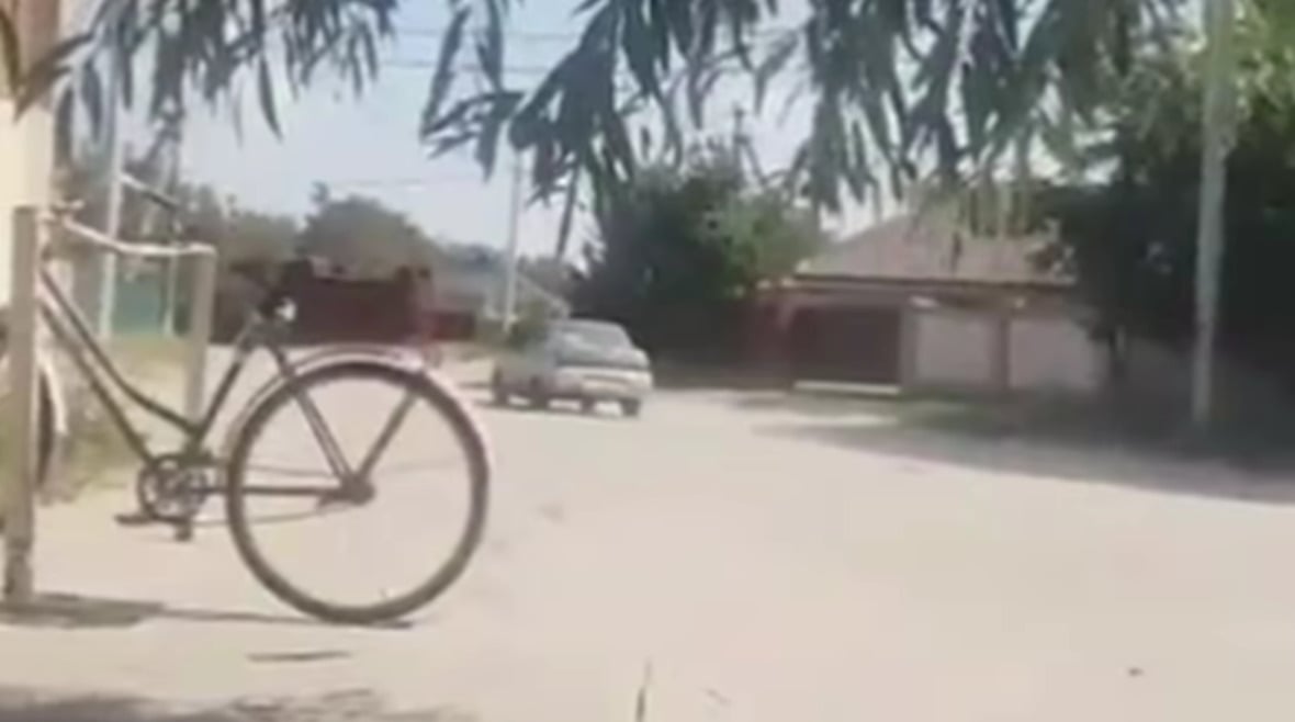 СМИ: На Херсонщине подорвли авто с ФСБ-шниками, которые пытали украинцев