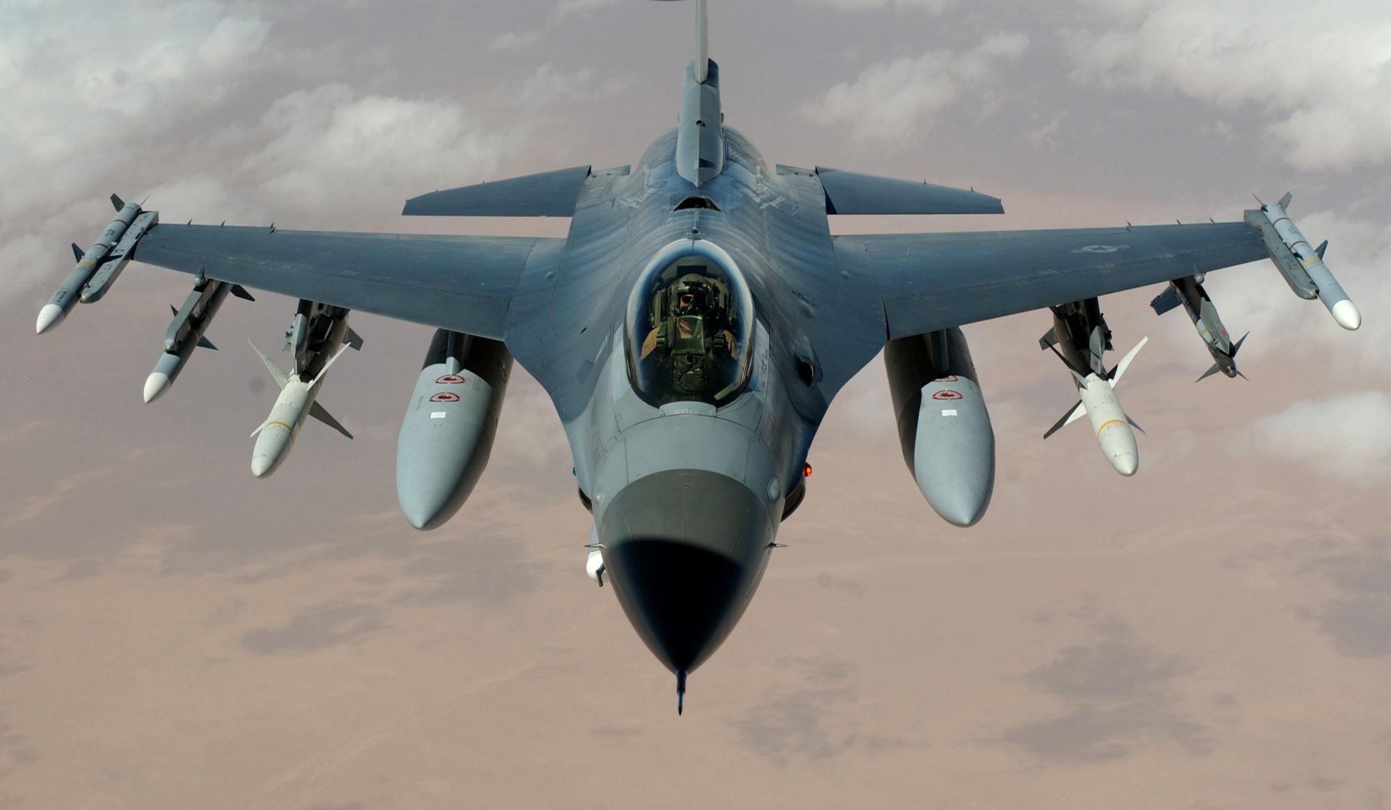 В Воздушных силах показали, как пилоты в Украине адаптируются к F-16 (Видео)