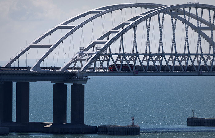 Керченский мост нужно топить на несколько сотен метров, валить сотни опор: полковник объяснил методику