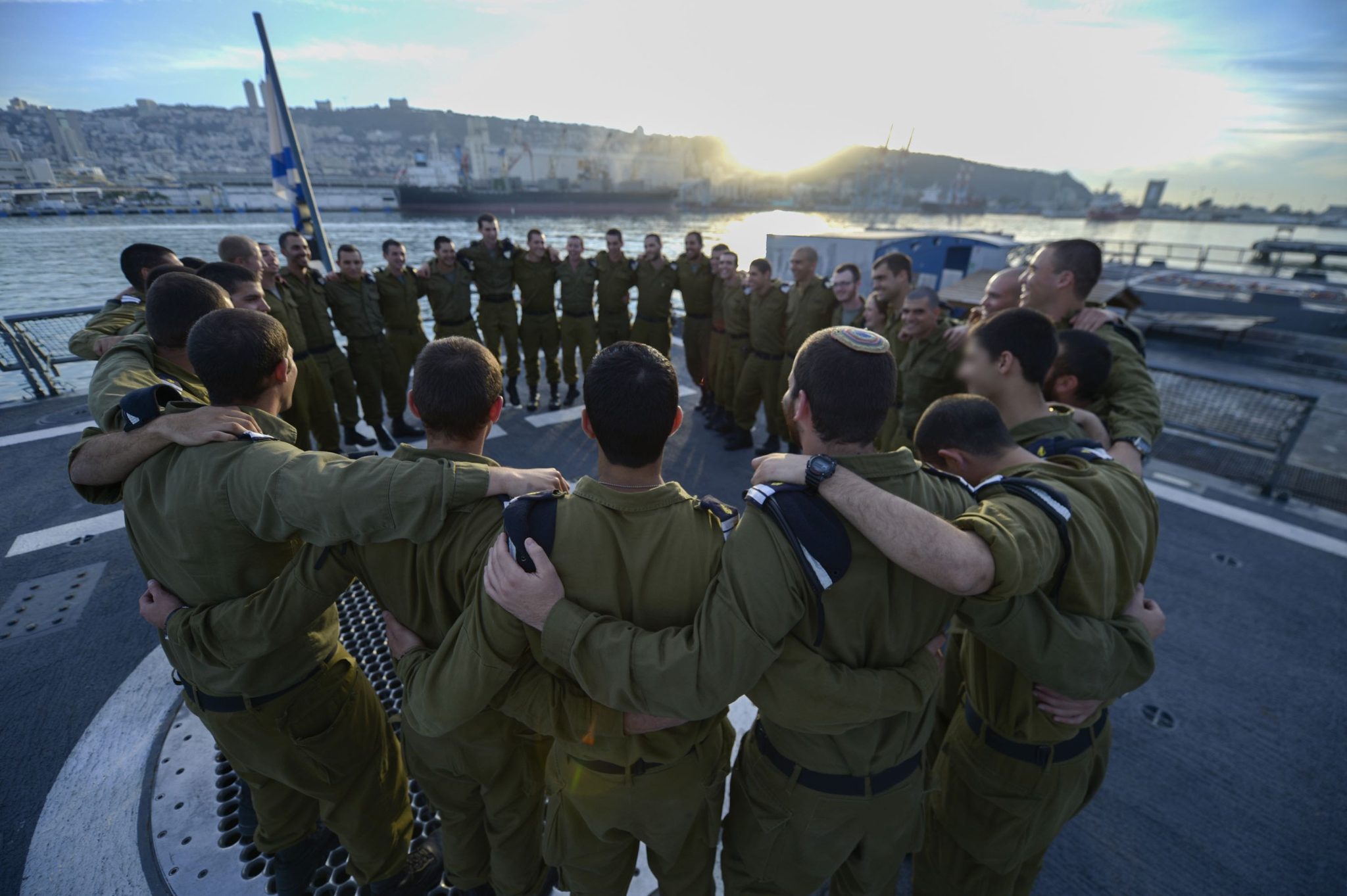 Подготовка к наземной операции идет полным ходом. Главный вопрос: придется ли воевать на два фронта