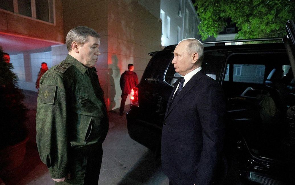 Путин внезапно приехал в штаб ВС РФ на фоне активности ВСУ на Херсонщине