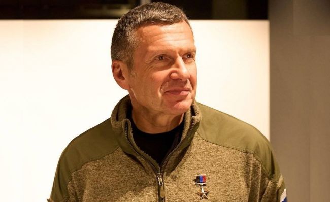 Пропагандист Соловьев получил от Пушилина звание "героя ДНР" и стал посмешищем. Фото