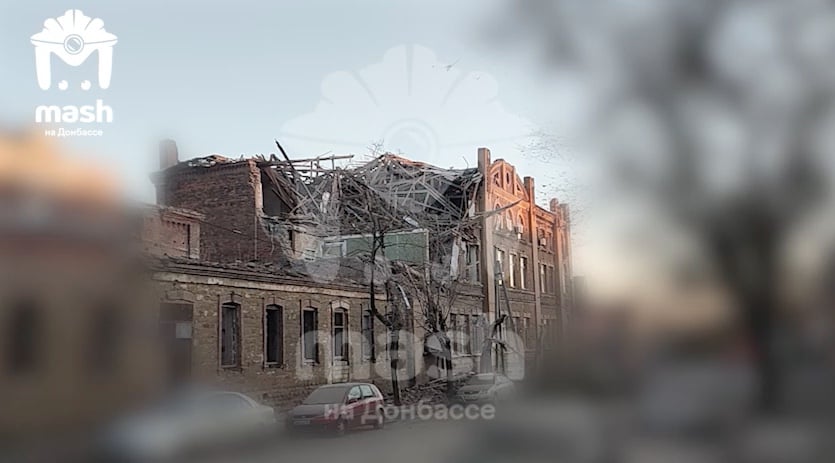 В Донецке прогремела серия взрывов. СМИ пишут о «прилете» по центру обучения операторов БПЛА