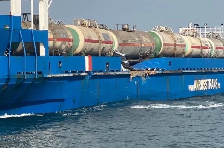 В Черном море протаранили российское судно со сжиженным газом