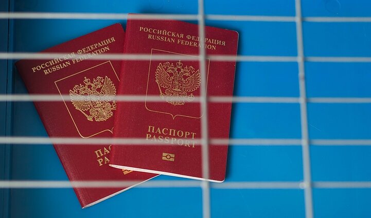 Первыми "попали" предатели: россияне стали забирать паспорта у жителей оккупированной территории