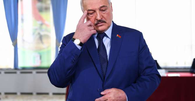 Foreign Policy: В 2024 году Лукашенко может сбежать из Беларуси