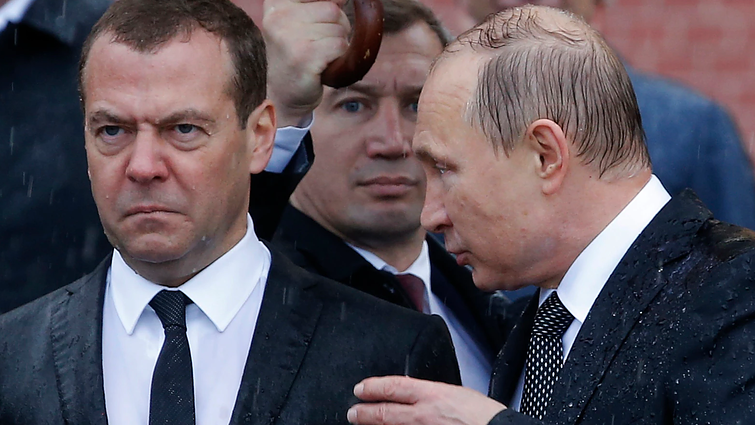 "Владимир Владимирович умрет до лета": паблик рф объяснил, кто в Кремле распространяет информацию о смерти Путина