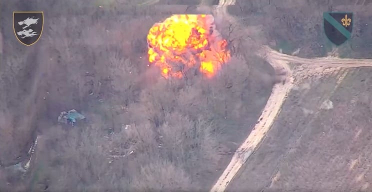 ВСУ уничтожили КамАЗ с пусковой установкой «Ланцетов» и россиянами: видео