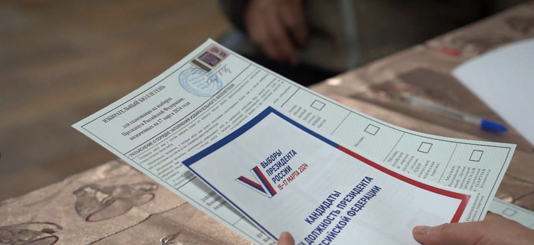 "Сказали всем молчать": в России на избирательные участки завезли ручки с исчезающими чернилами. Видео